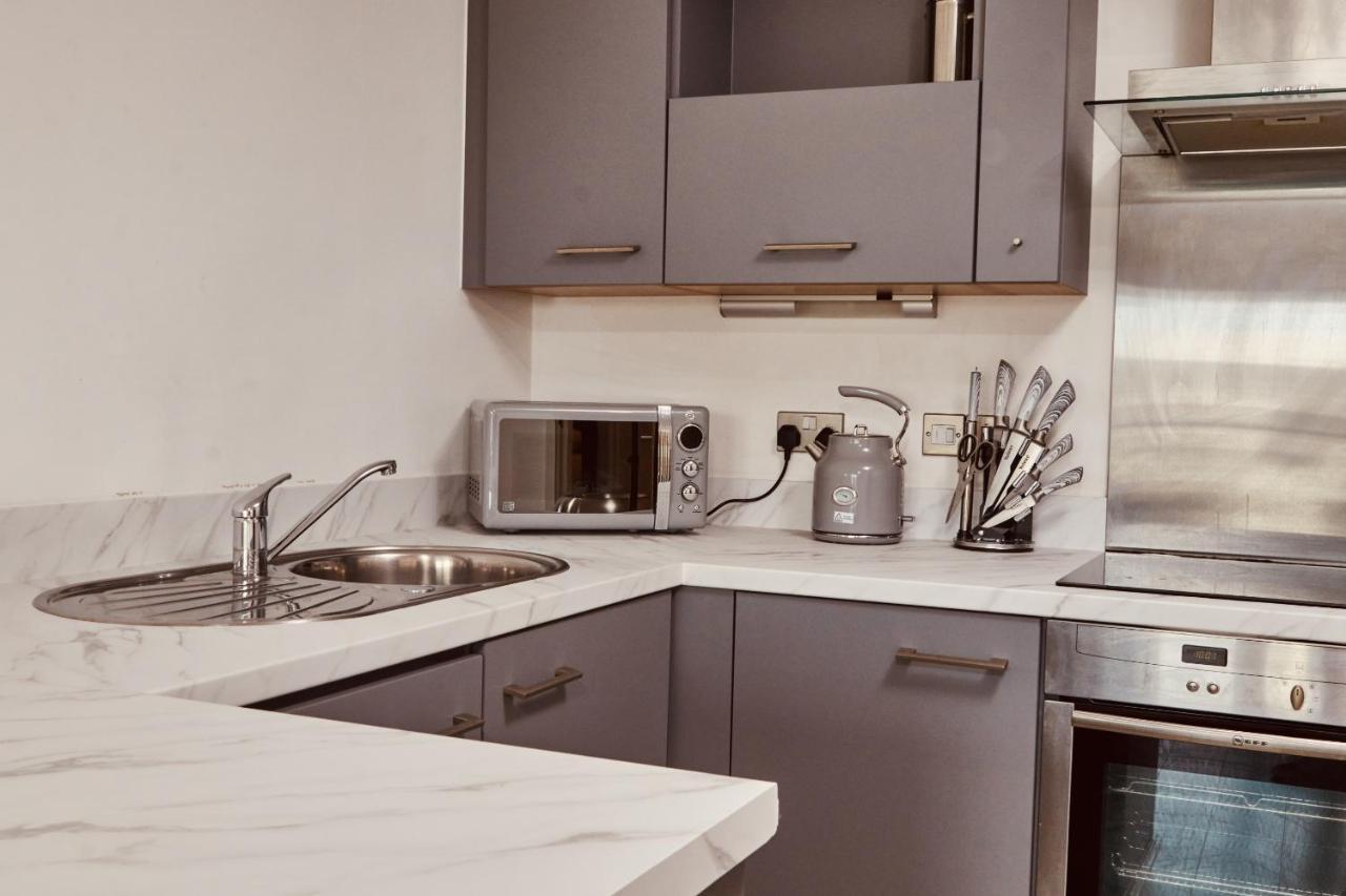 Deluxe River Canal View & Free Secure Parking! Leeds  Exterior photo