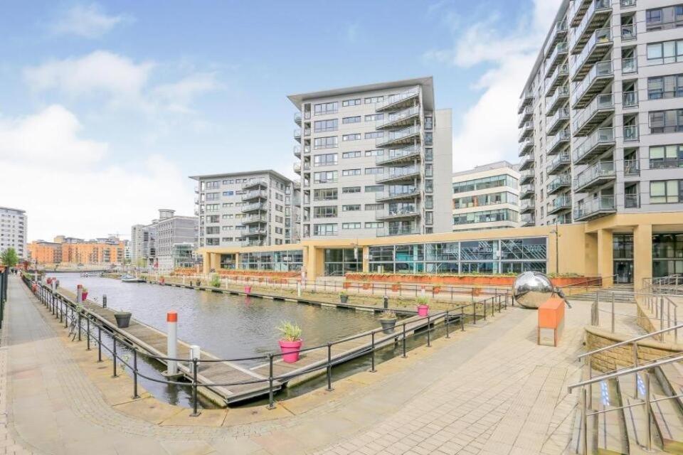 Deluxe River Canal View & Free Secure Parking! Leeds  Exterior photo