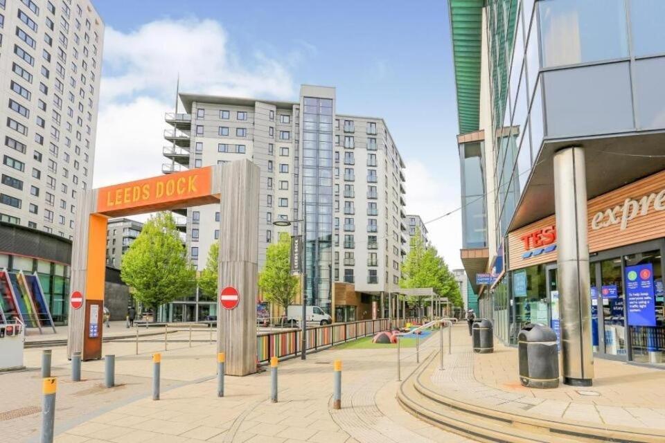 Deluxe River Canal View & Free Secure Parking! Leeds  Exterior photo